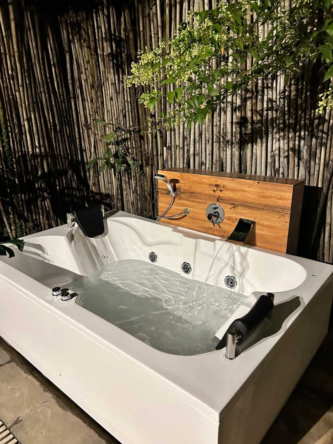 Jacuzzi in Night